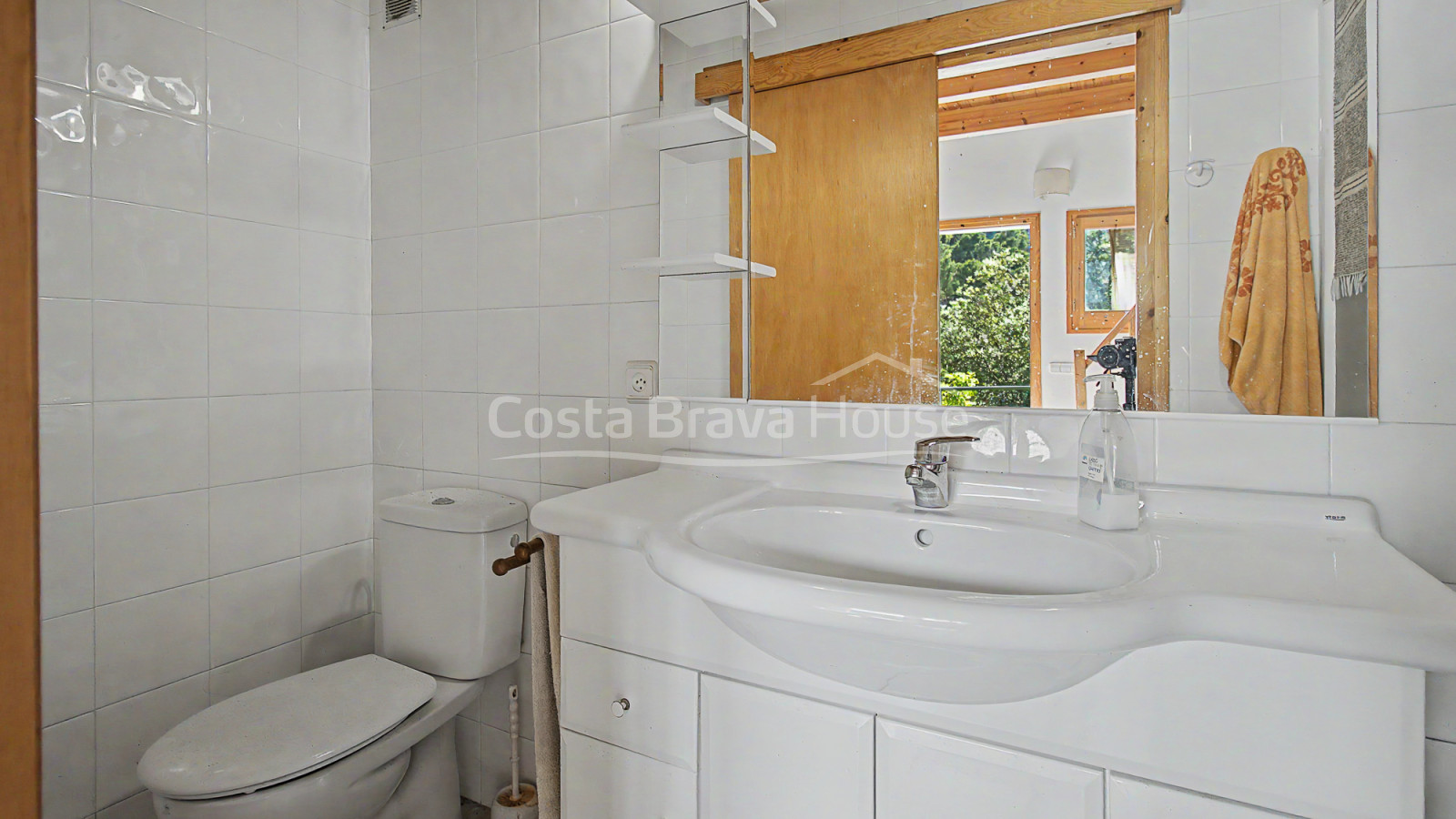 Huis in Sa Riera, Begur, met uitzicht op de vallei, zonnige terrassen en apart appartement