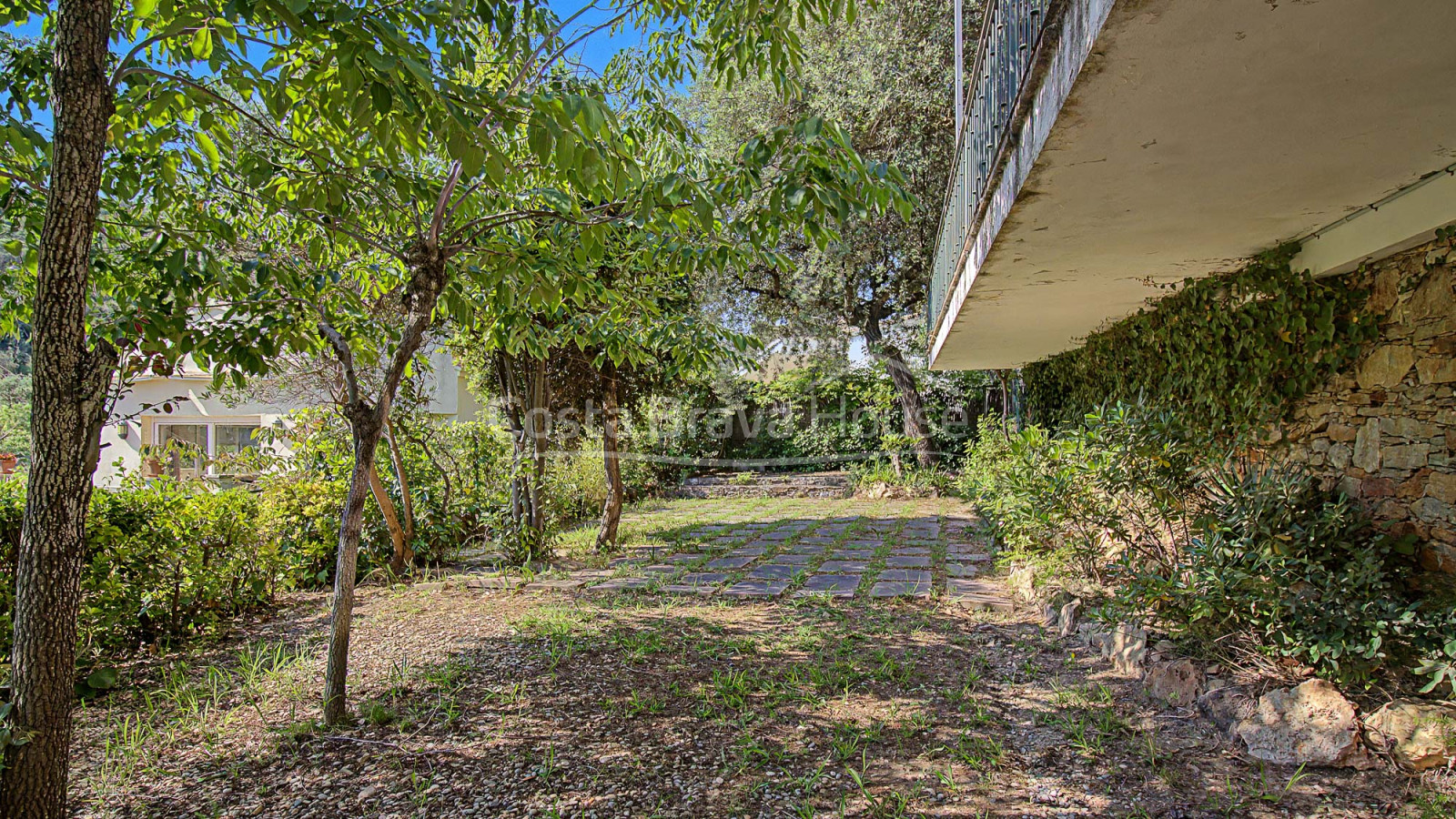 Huis in Sa Riera, Begur, met uitzicht op de vallei, zonnige terrassen en apart appartement
