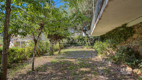 Huis in Sa Riera, Begur, met uitzicht op de vallei, zonnige terrassen en apart appartement