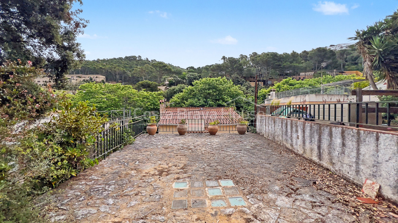 Huis in Sa Riera, Begur, met uitzicht op de vallei, zonnige terrassen en apart appartement