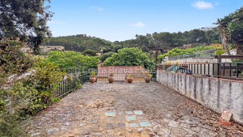 Huis in Sa Riera, Begur, met uitzicht op de vallei, zonnige terrassen en apart appartement