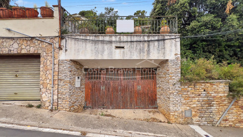 Huis in Sa Riera, Begur, met uitzicht op de vallei, zonnige terrassen en apart appartement