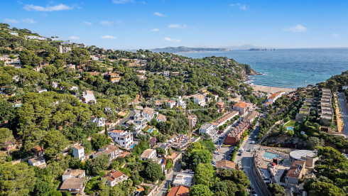Huis in Sa Riera, Begur, met uitzicht op de vallei, zonnige terrassen en apart appartement