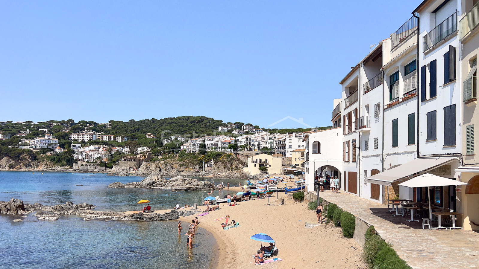 Vissershuis aan zee in Calella de Palafrugell met terras en mediterraan uitzicht