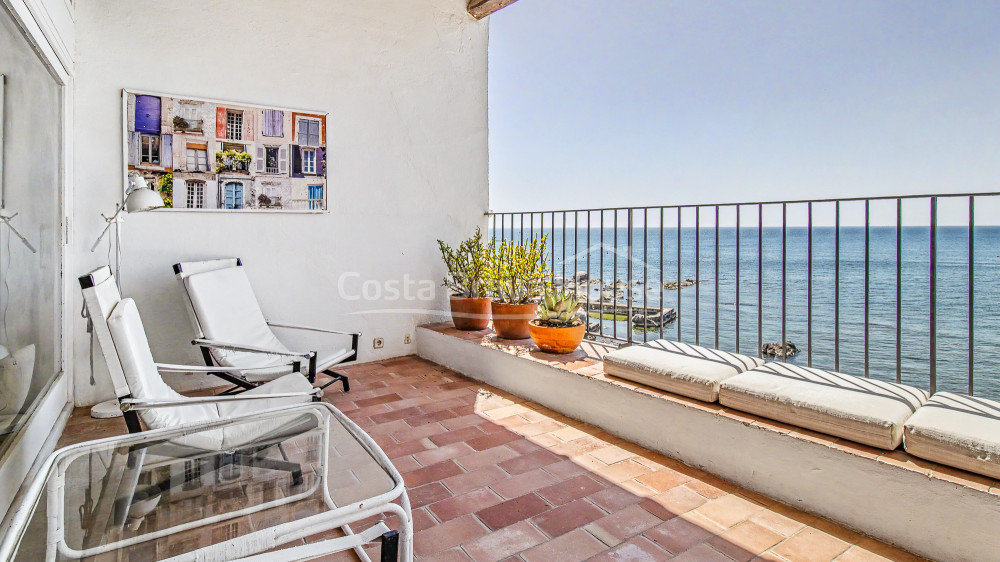 Seafront Fisherman's House in Calella de Palafrugell with Terrace and Mediterranean Views