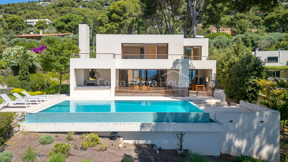 Detached house for sale in Aiguablava, Begur, with infinity pool and sea views