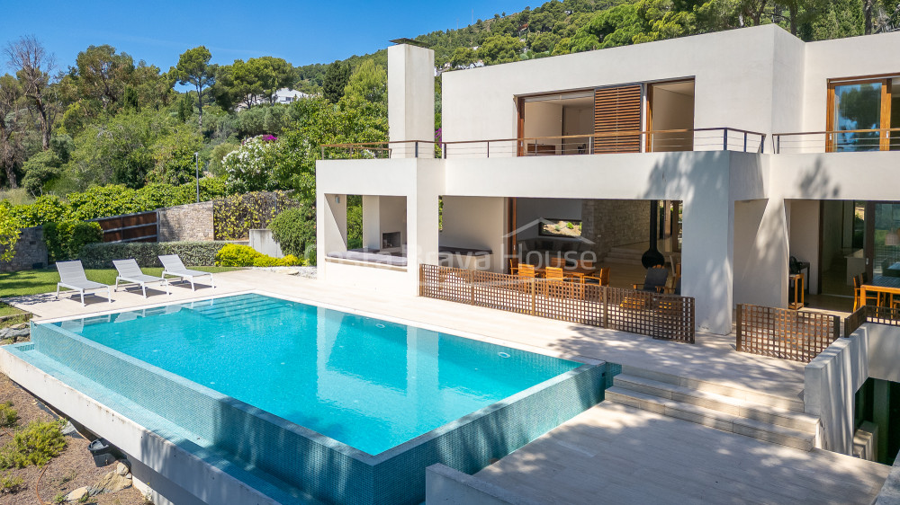 Maison individuelle à vendre à Aiguablava, Begur, avec piscine à débordement et vue sur la mer