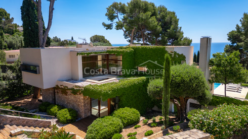Vrijstaand huis te koop in Aiguablava, Begur, met infinity pool en zeezicht