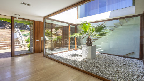 Vrijstaand huis te koop in Aiguablava, Begur, met infinity pool en zeezicht