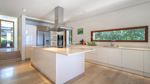 Vrijstaand huis te koop in Aiguablava, Begur, met infinity pool en zeezicht
