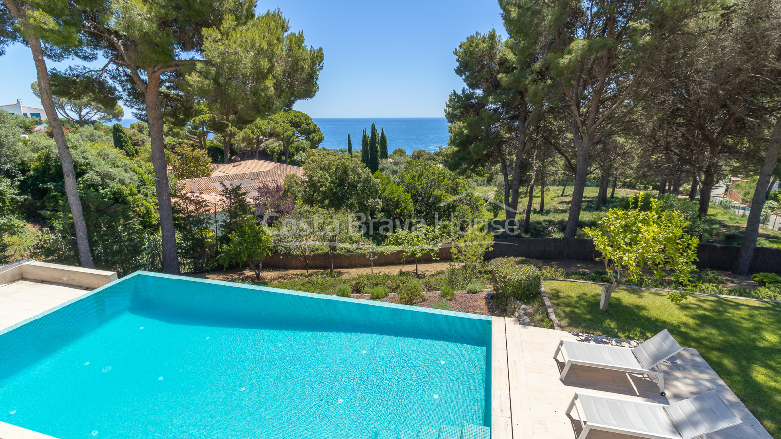 Vrijstaand huis te koop in Aiguablava, Begur, met infinity pool en zeezicht