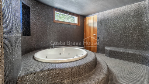 Vrijstaand huis te koop in Aiguablava, Begur, met infinity pool en zeezicht
