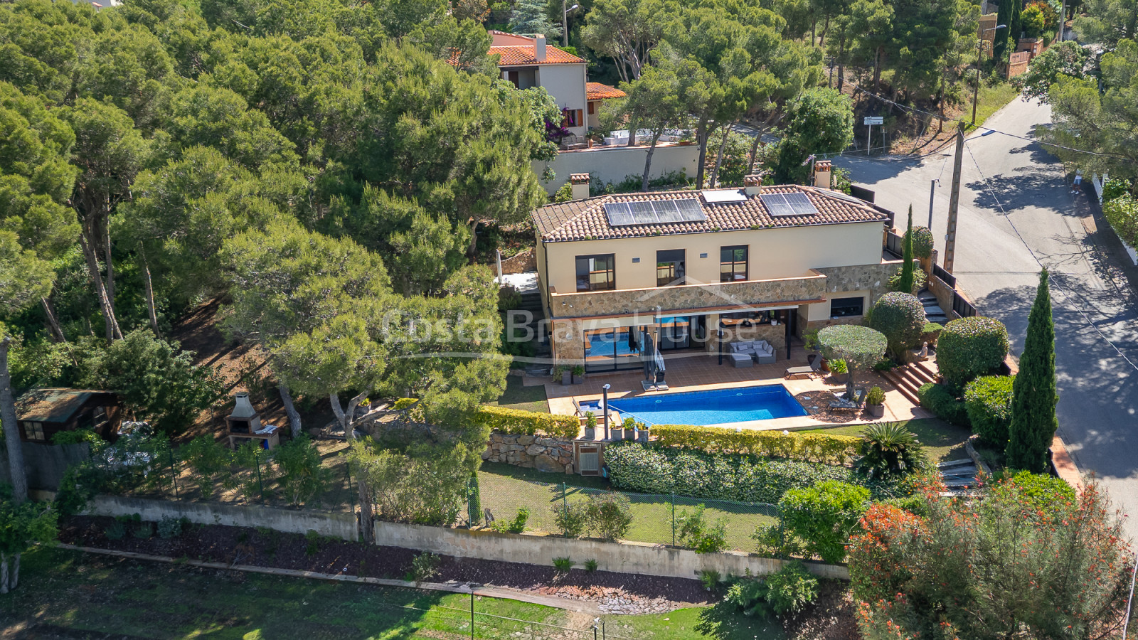 Casa en immillorable estat de conservació, amb jardí i piscina, molt a prop d´Aiguablava i Tamariu