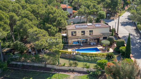 Maison en excellent état, avec jardin et piscine, très proche d'Aiguablava et Tamariu.