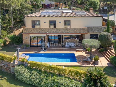 Casa en inmejorable estado de conservación, con jardín y piscina, muy cerca de Aiguablava y Tamariu