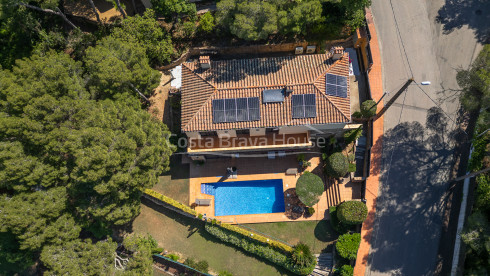 Maison en excellent état, avec jardin et piscine, très proche d'Aiguablava et Tamariu.