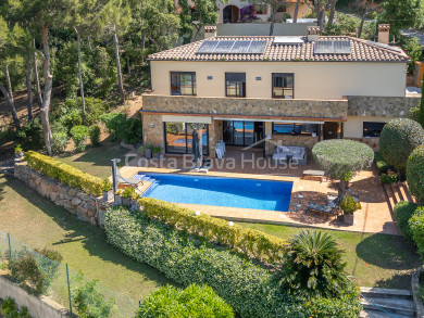 Maison en excellent état, avec jardin et piscine, très proche d'Aiguablava et Tamariu.