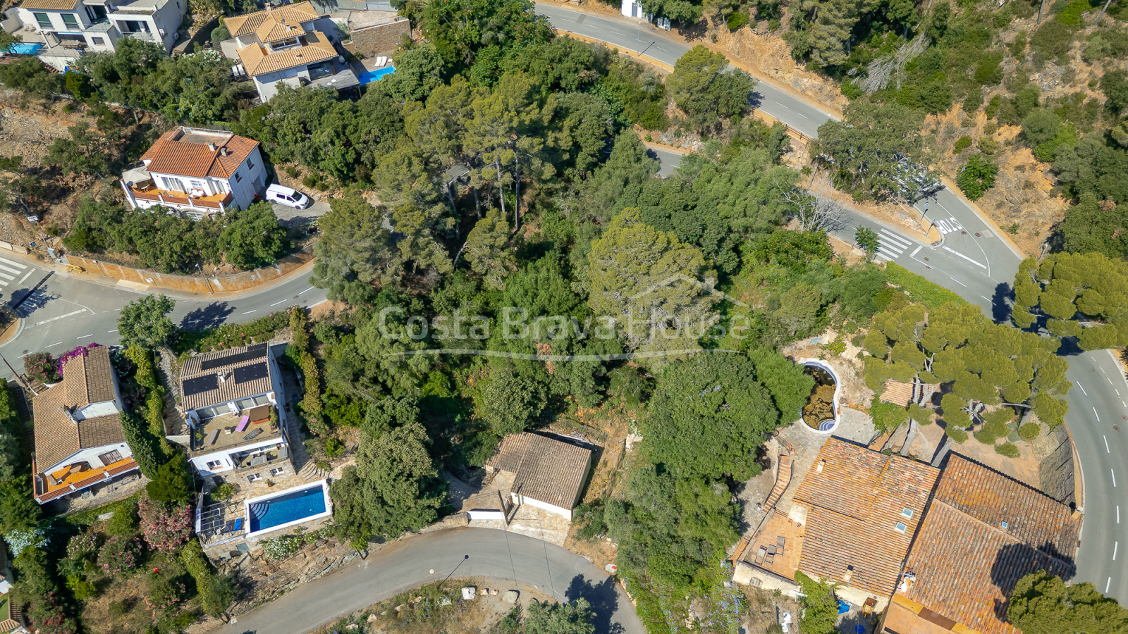 Bouwperceel te koop in Sa Riera, Begur, naast een beschermd groengebied vlak bij het strand