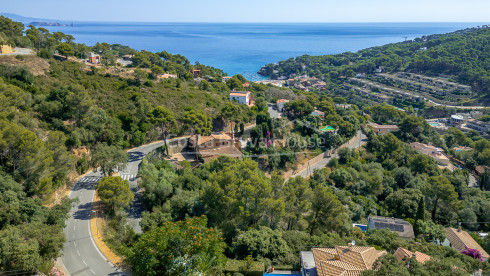 Bouwperceel te koop in Sa Riera, Begur, naast een beschermd groengebied vlak bij het strand