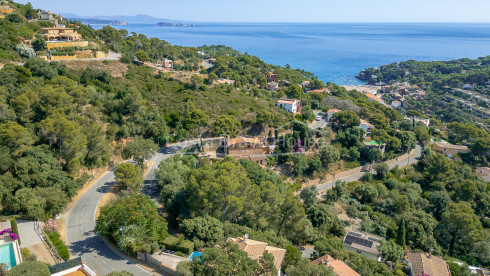 Bouwperceel te koop in Sa Riera, Begur, naast een beschermd groengebied vlak bij het strand