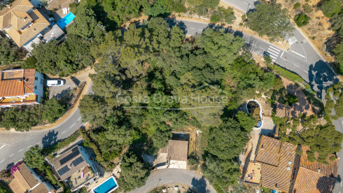 Bouwperceel te koop in Sa Riera, Begur, naast een beschermd groengebied vlak bij het strand