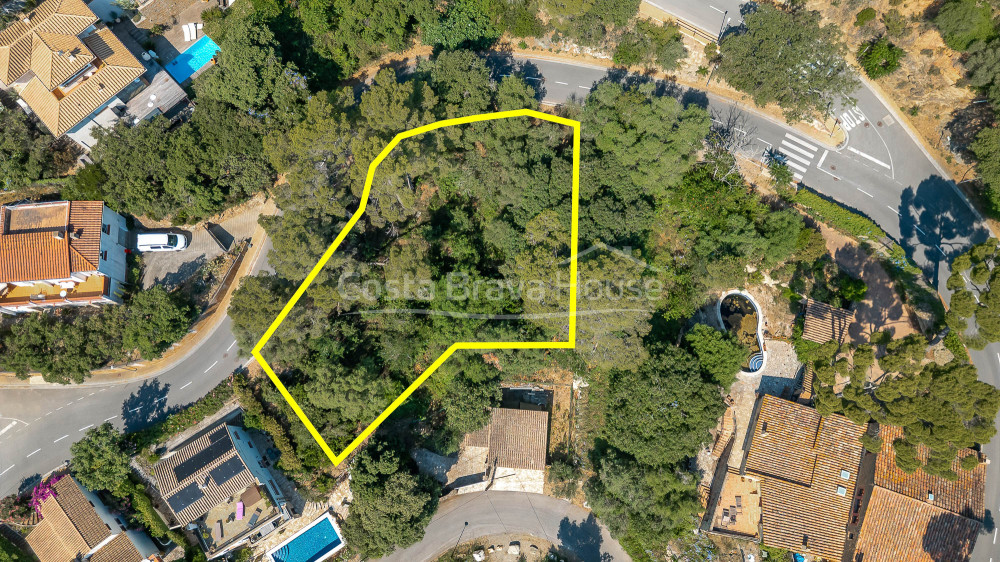 Parcela en venta en Sa Riera, Begur, junto a zona verde protegida y cerca de la playa