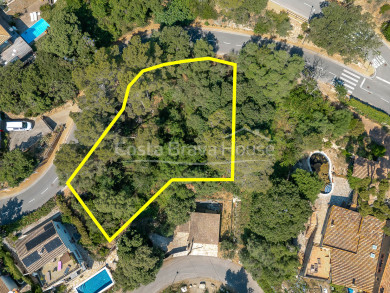 Parcel·la a Begur al costat d'una zona verda protegida, amb vistes obertes i a només 5 minuts de la platja de Sa Riera