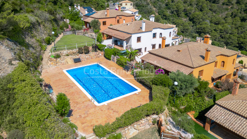 Herenhuis in Begur, Sa Tuna, met zeezicht, terrassen, gemeenschappelijk zwembad en eigen garage