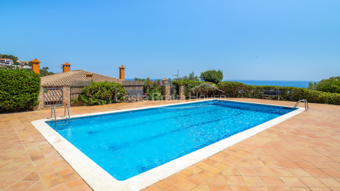 Herenhuis in Begur, Sa Tuna, met zeezicht, terrassen, gemeenschappelijk zwembad en eigen garage