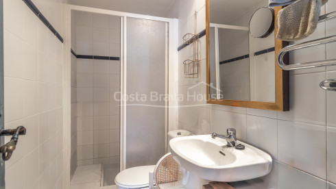 Appartement in het wooncomplex Cap Sa Sal, Begur, met privéterras en zeezicht