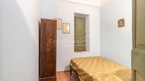 Casa de poble al centre de Begur amb pati privat, terrasses i gran potencial de reforma