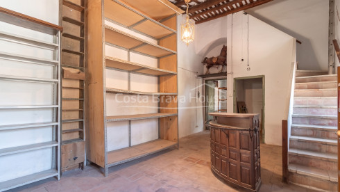 Maison de village au cœur de Begur avec patio privé, terrasses et fort potentiel de rénovation