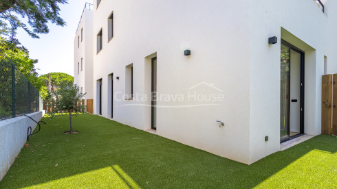 Nieuwgebouwd appartement in Palamós met een privétuin van 96 m², op 400 meter van het strand van La Fosca