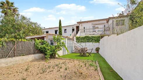Herenhuis in Begur met een privétuin van 80 m², uitzicht op het kasteel van Begur en uitstekend renovatiepotentieel