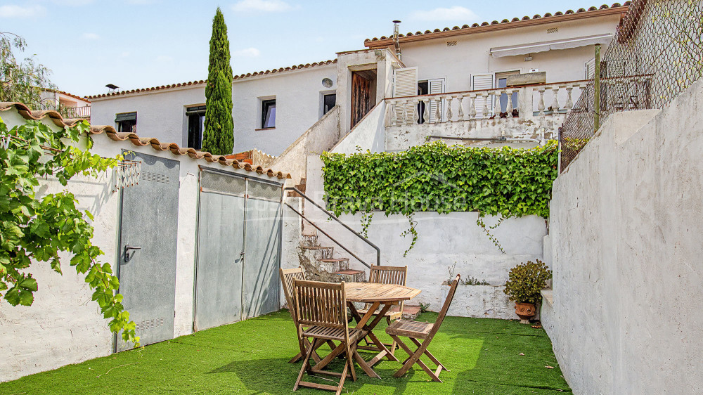 Herenhuis in Begur met een privétuin van 80 m², uitzicht op het kasteel van Begur en uitstekend renovatiepotentieel