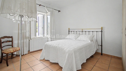 Herenhuis in Begur met een privétuin van 80 m², uitzicht op het kasteel van Begur en uitstekend renovatiepotentieel