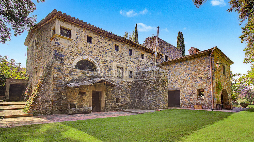 Mas historique à Sant Gregori avec domaine de 9 hectares, architecture médiévale et intimité absolue