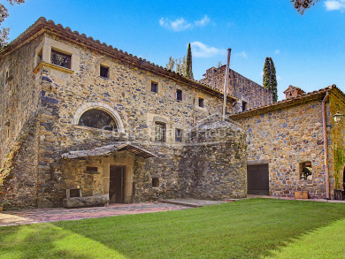 Mas historique à Sant Gregori (Girona),, datant des XIIIe-XIVe siècles, avec 9 hectares de terrain, intimité totale et maison d’invités.