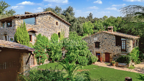Historische boerderij in Sant Gregori met een landgoed van 9 hectare, middeleeuwse architectuur en volledige privacy