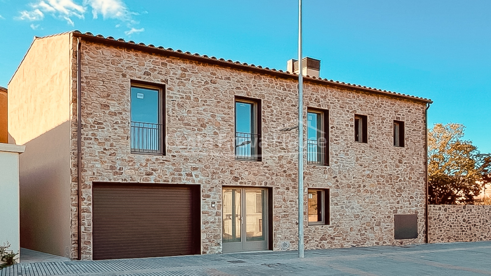Casa obra nueva en Pals. Piscina privada y jardín