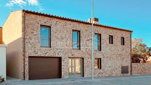 Casa obra nueva en Pals. Piscina privada y jardín