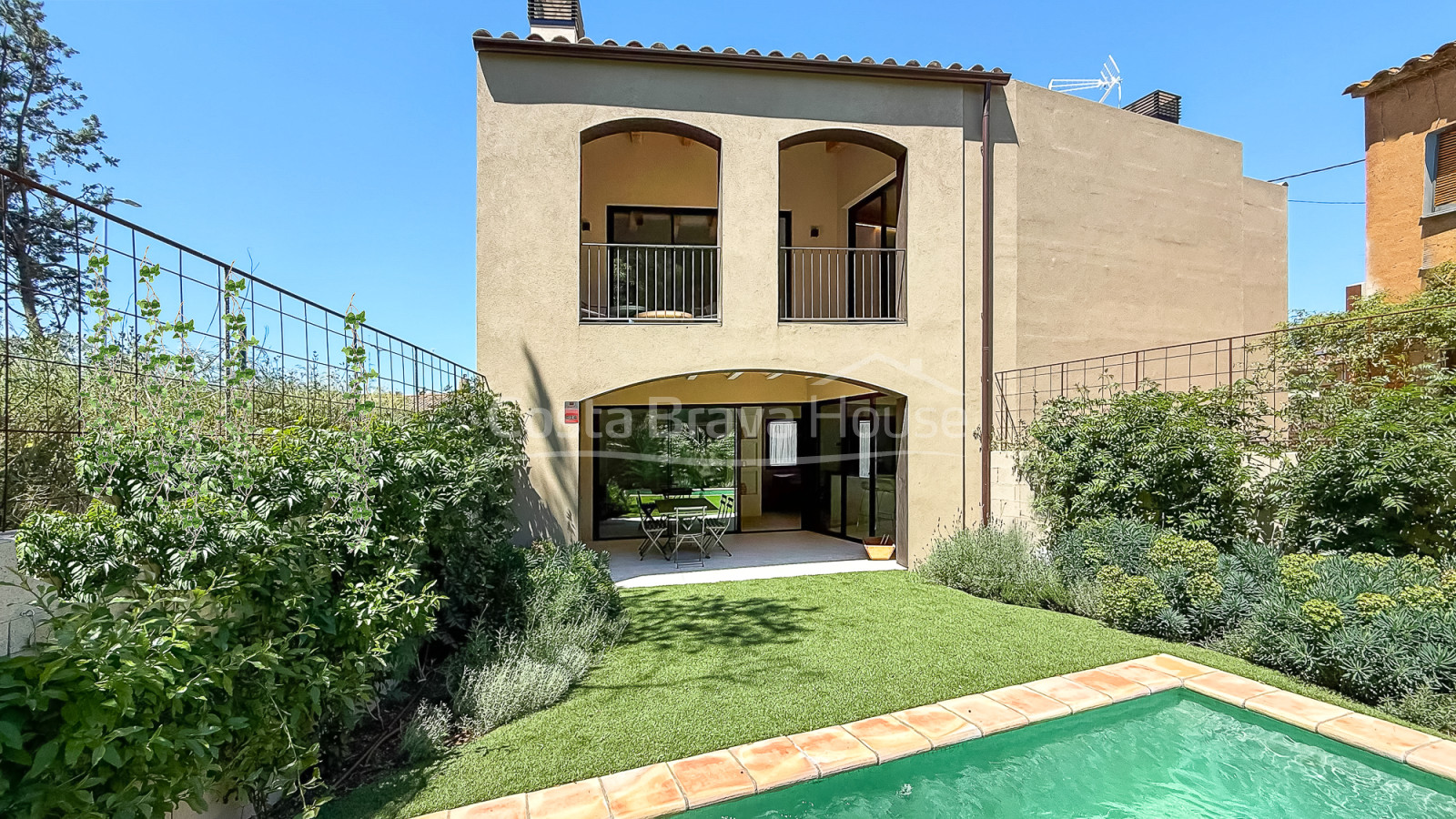 Casa obra nueva en Pals. Piscina privada y jardín
