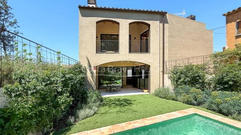 Casa obra nueva en Pals. Piscina privada y jardín