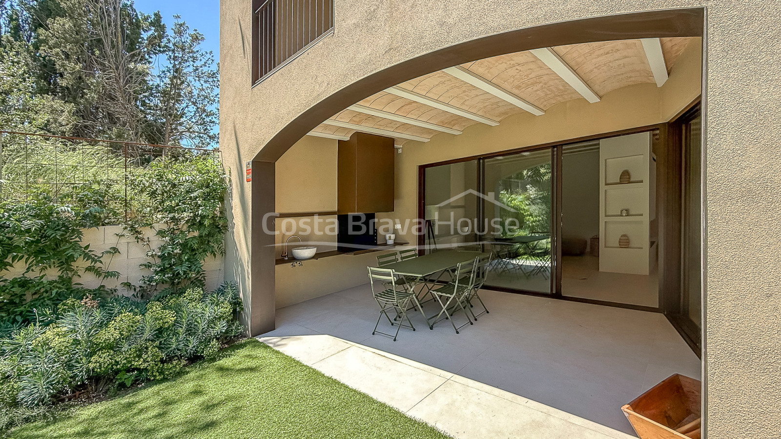 Casa obra nova a Pals. Piscina privada i jardí