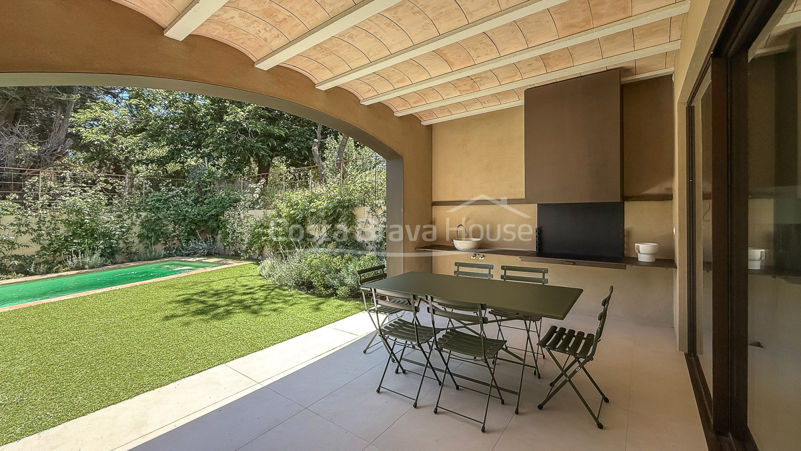 Casa obra nueva en Pals. Piscina privada y jardín