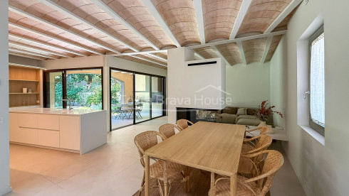 Casa obra nueva en Pals. Piscina privada y jardín