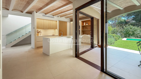 Casa obra nueva en Pals. Piscina privada y jardín