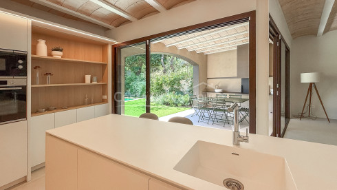 Casa obra nueva en Pals. Piscina privada y jardín