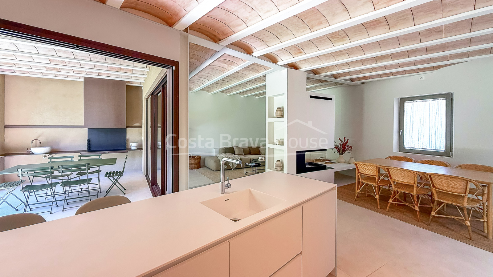 Casa obra nueva en Pals. Piscina privada y jardín