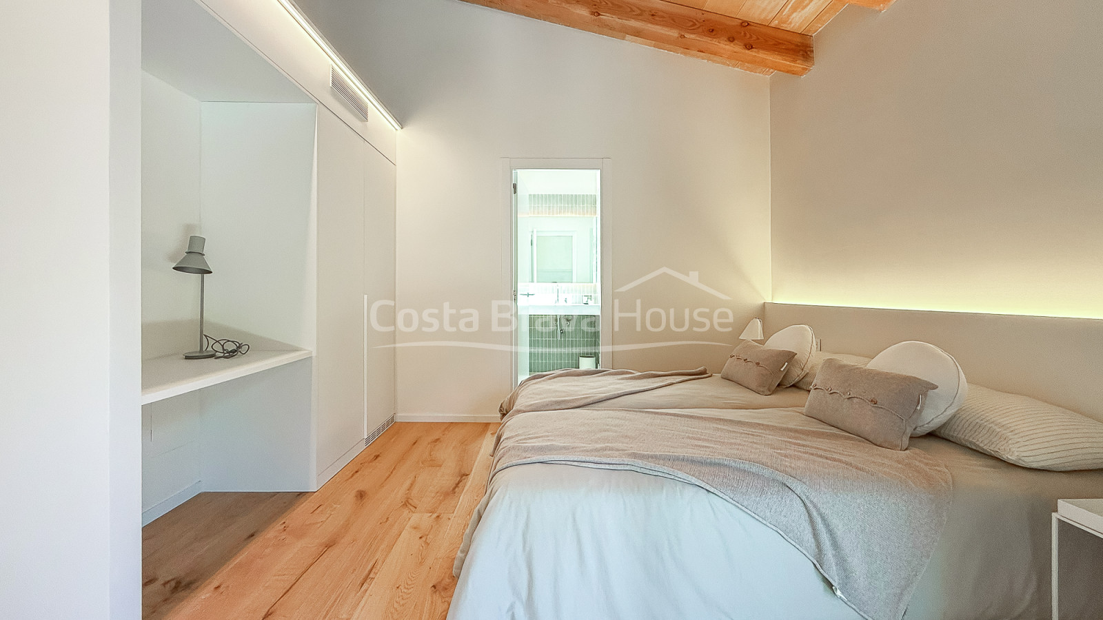 Casa obra nueva en Pals. Piscina privada y jardín
